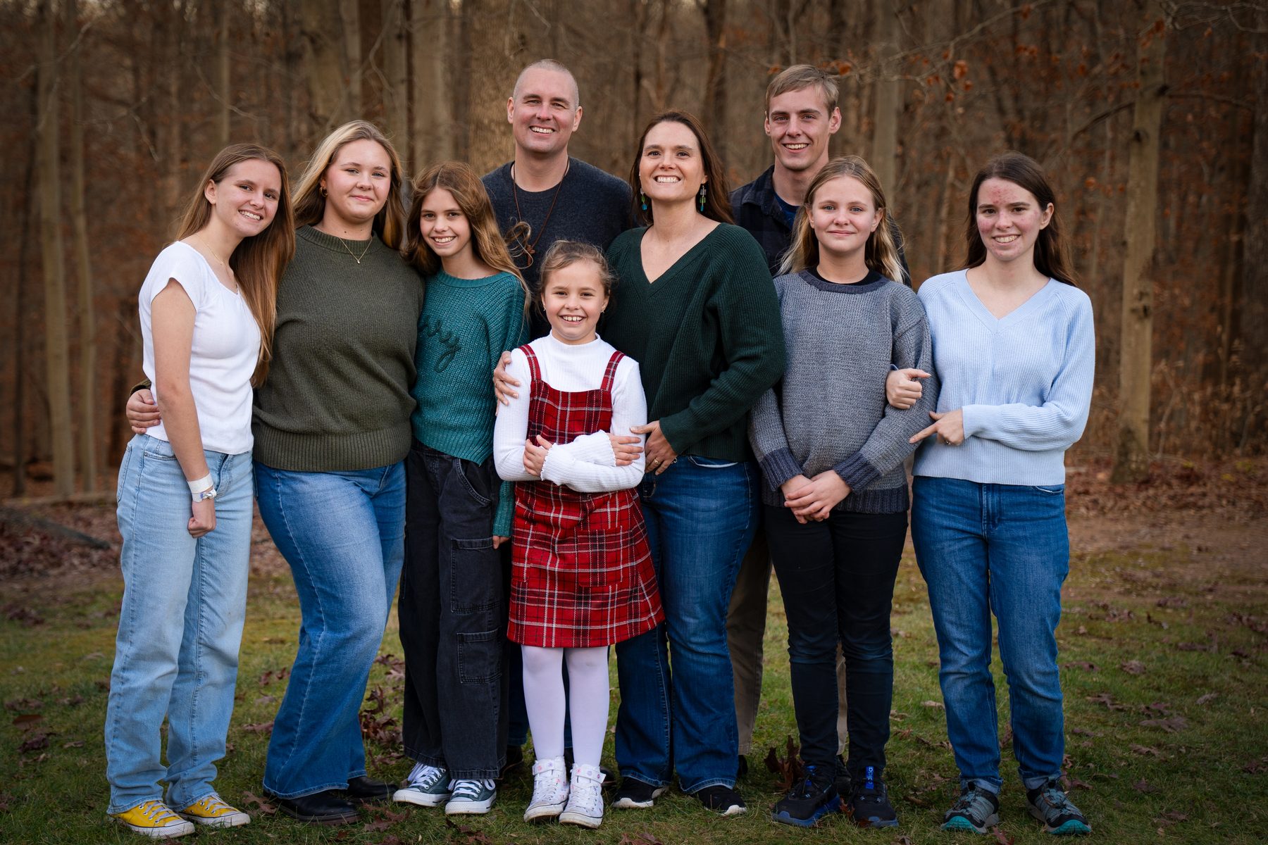 Large family portrait in the woods